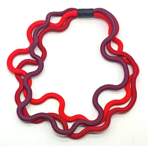 Triple necklace / red